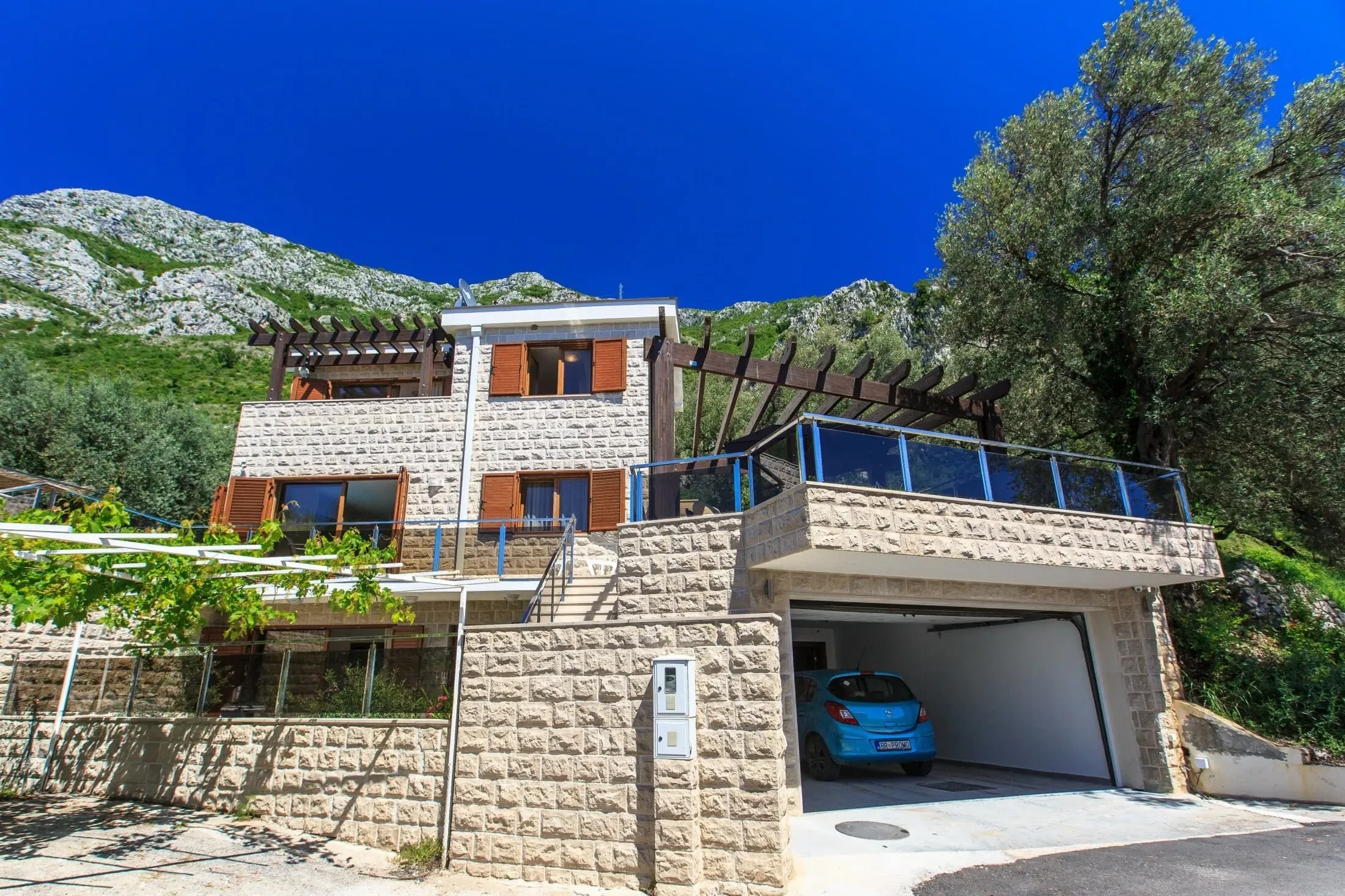 Charming Villa Nikolina with Pool