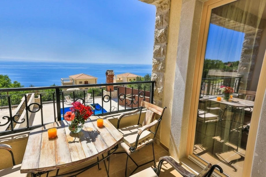 Villa Aqua with Pool