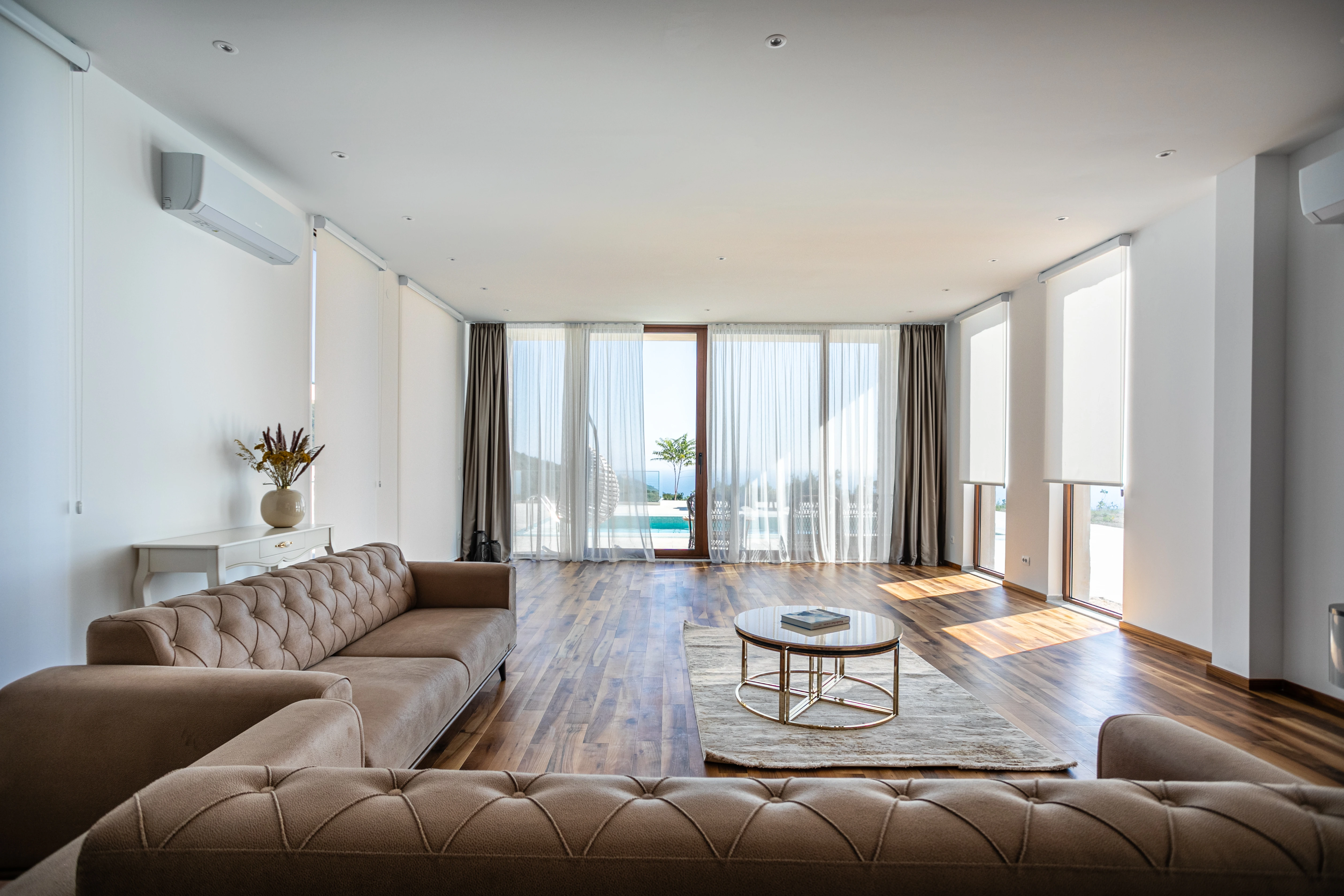 Elegant Villa Living Room with Modern Furnishings
