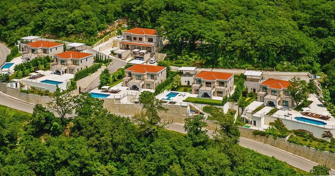 Charming Villa with Expansive Outdoor Space and Lush Yard